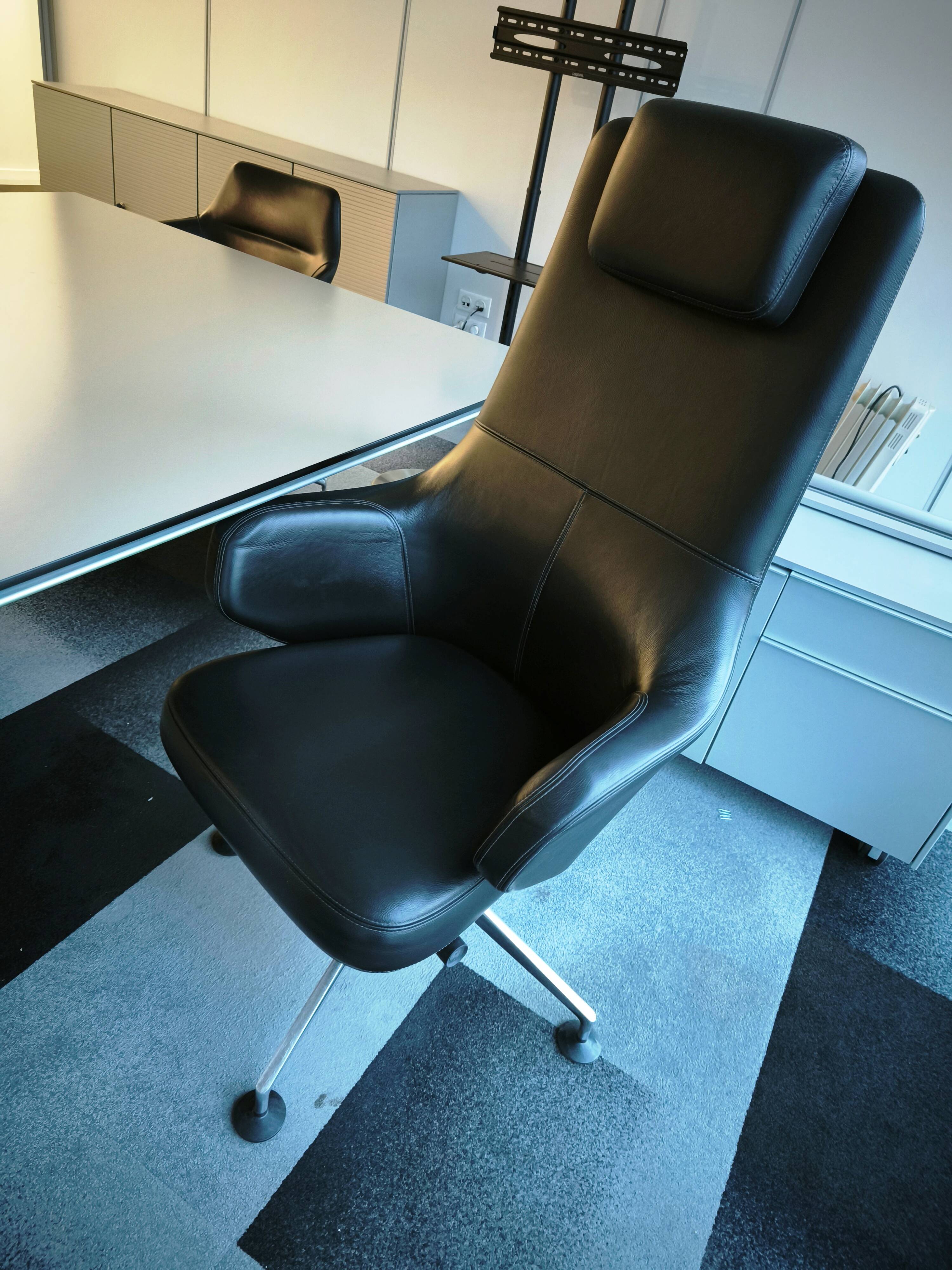 Highback office chair, Vitra