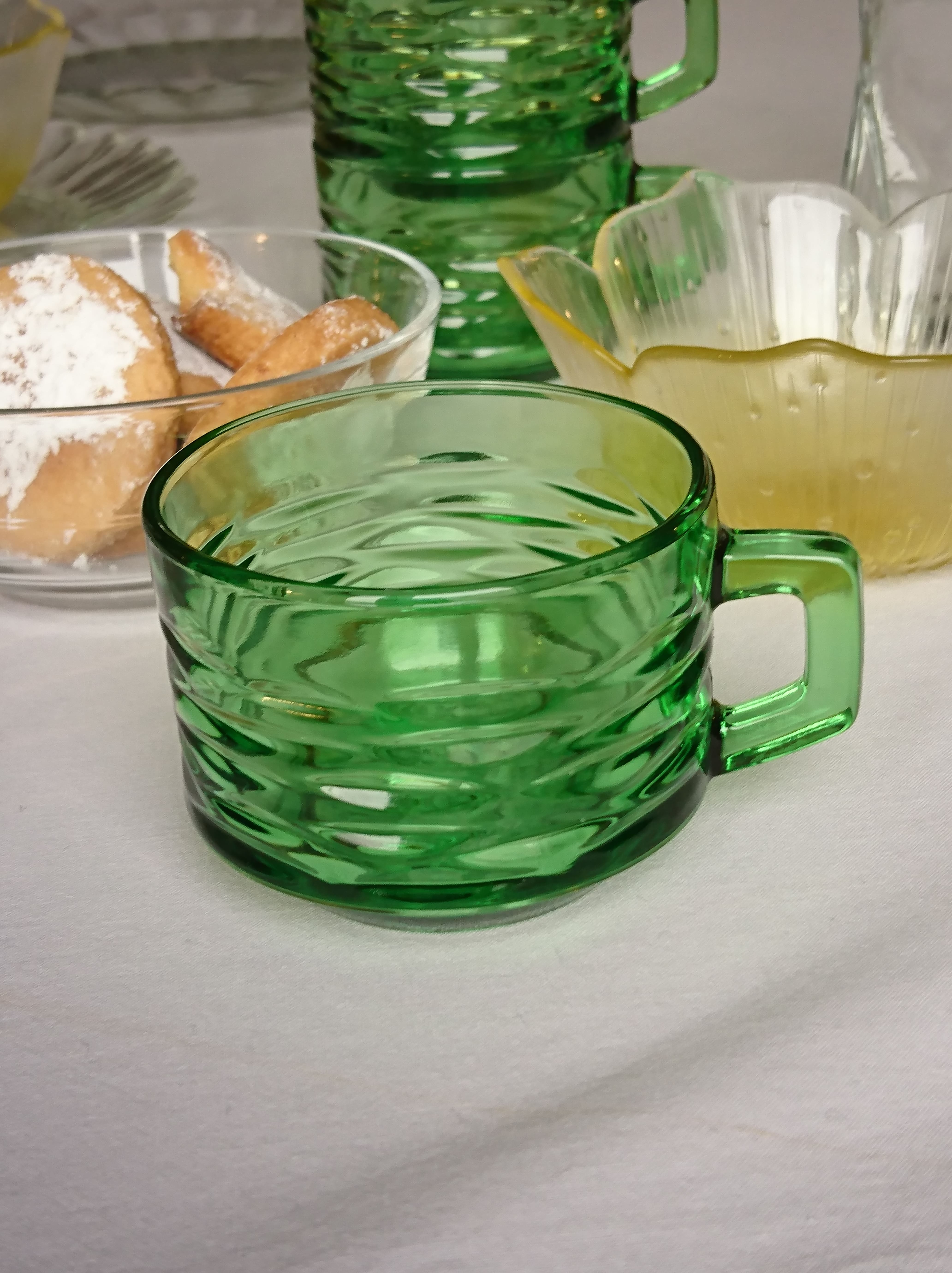 Set of 4 green Vereco coffee cups