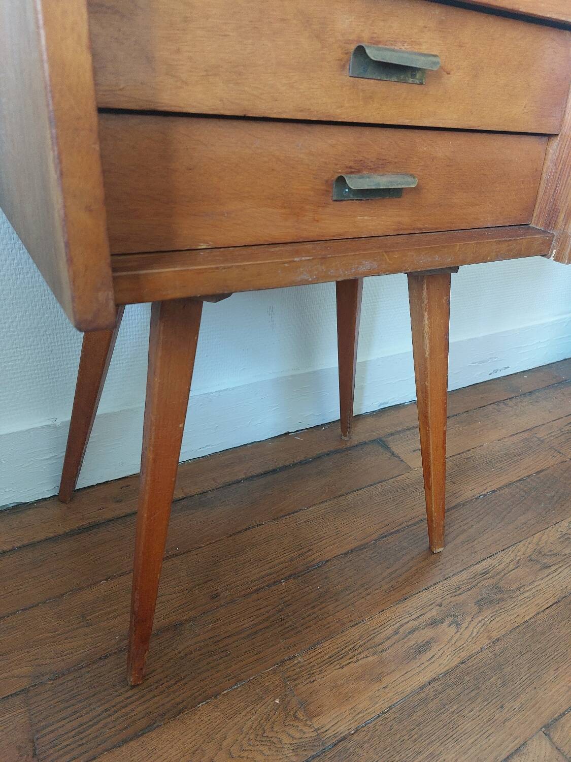 Compass feet bedside table