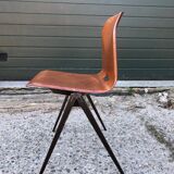 Stackable school Chair S22 de Pagholz Galvanitas