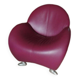 Leolux armchair in senso berry leather, papageno model, with polished aluminium legs.