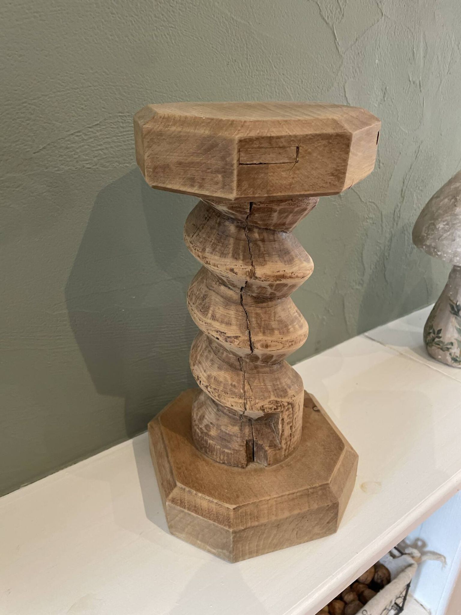 Show the decorative press.