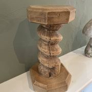 Show the decorative press.