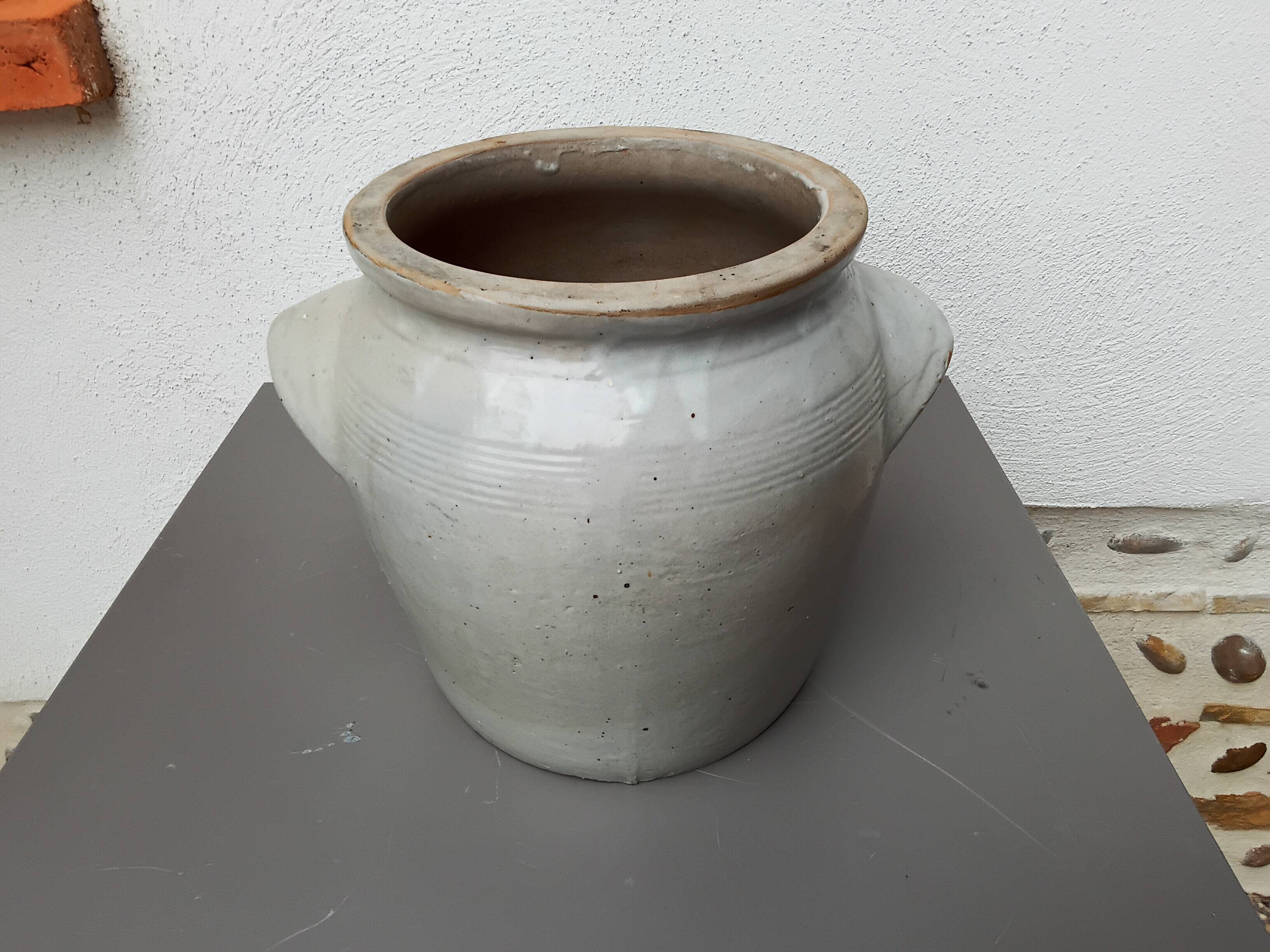Beige enameled stoneware pot