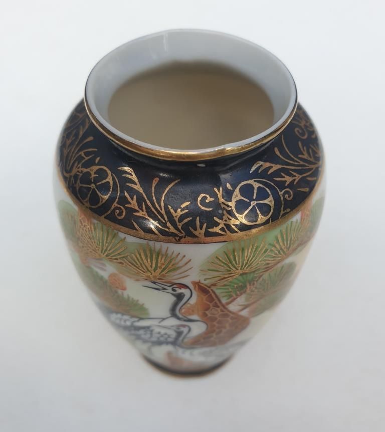 Small Japanese vase porcelain Satsuma couple of cranes