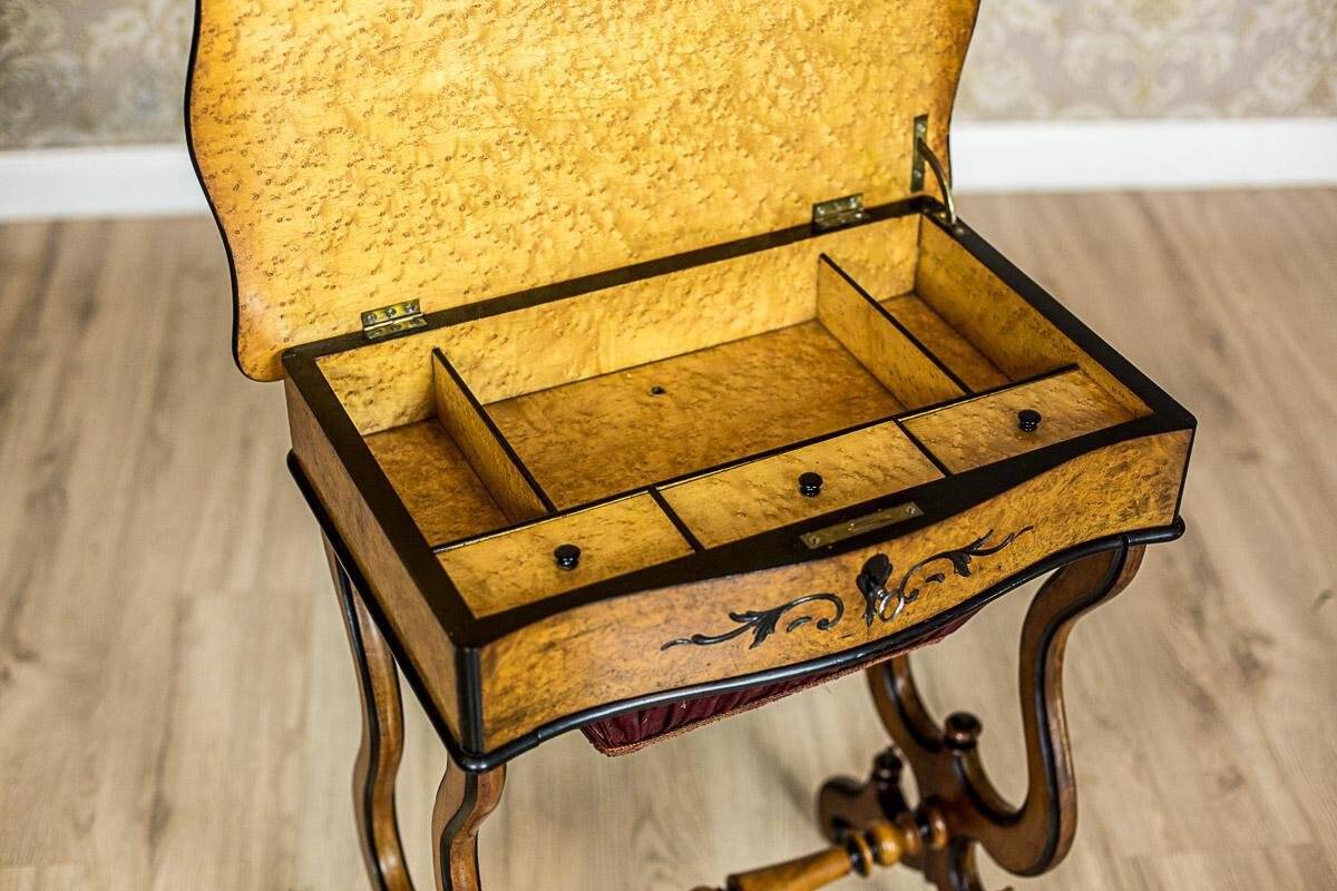 Sewing Table in Birchen Burl, 1870