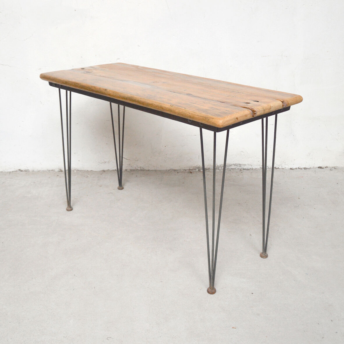 Industrial desk, feet eiffel