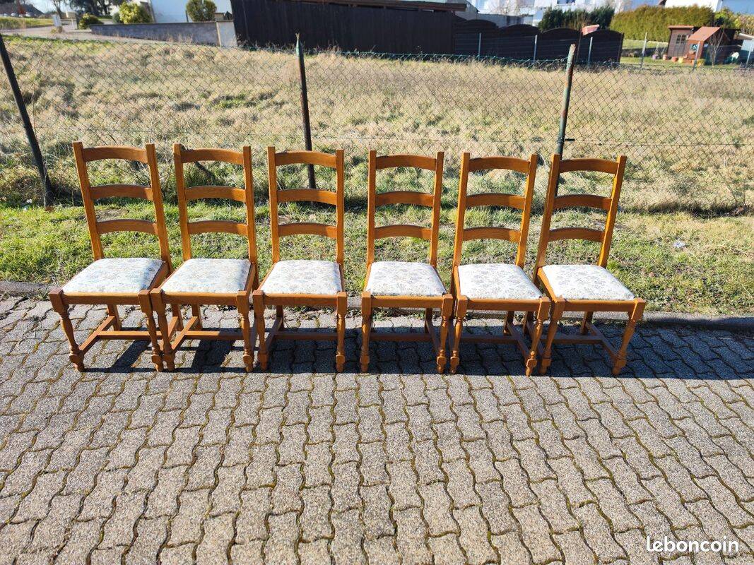 Set of 6 wooden chairs with floral fabric