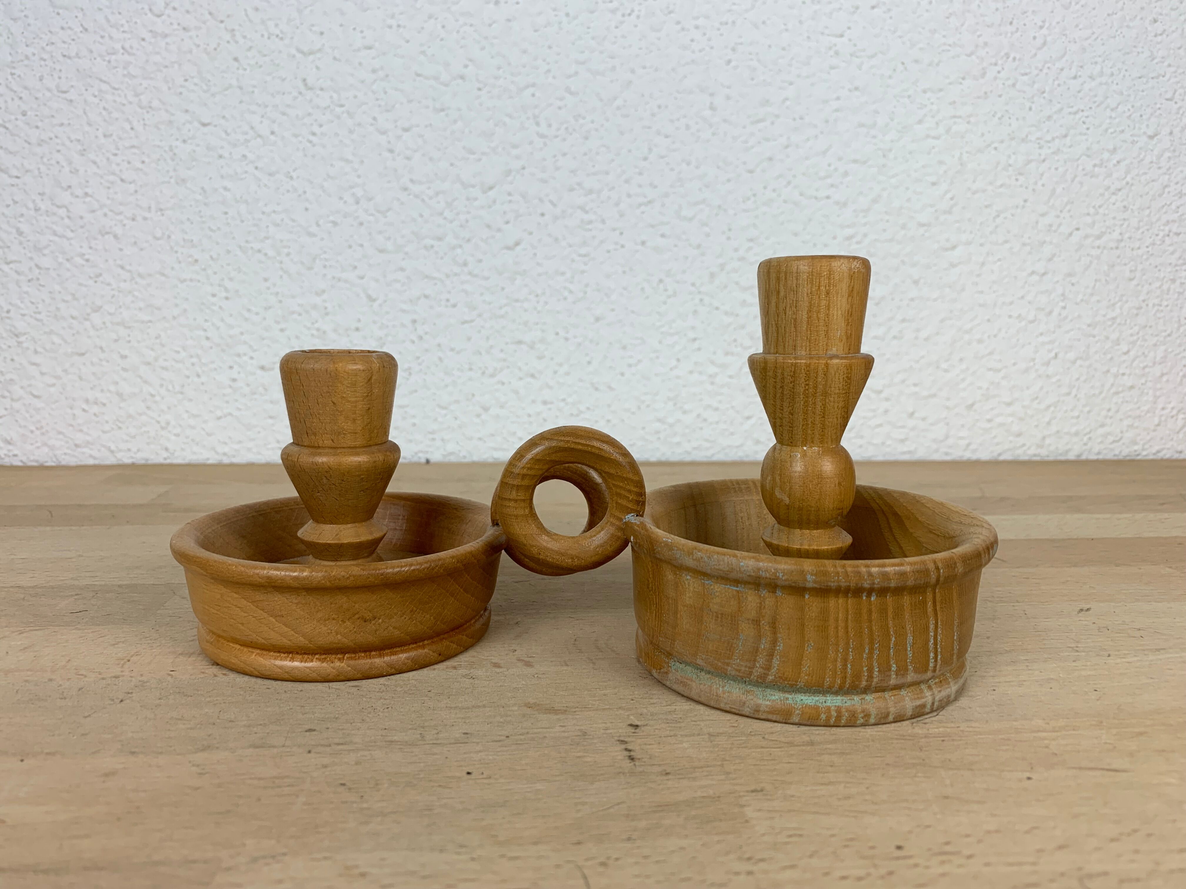 Paire de bougeoirs en bois vintage