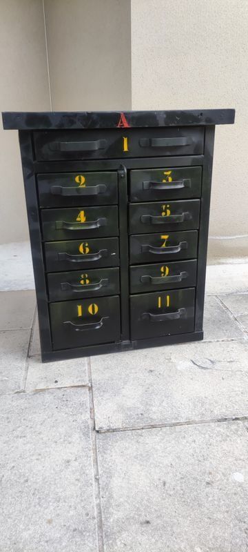 Meuble , etabli militaire