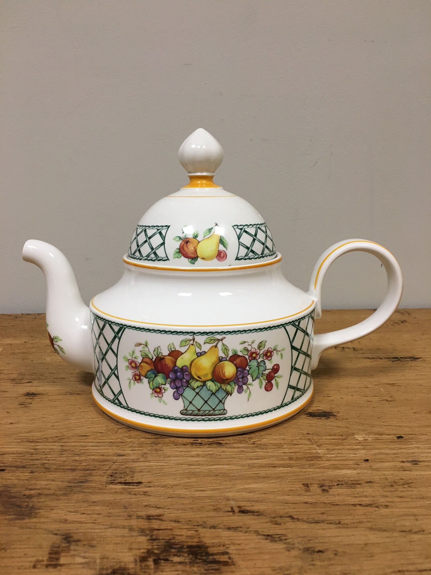 Villeroy teapot and Boch basket model