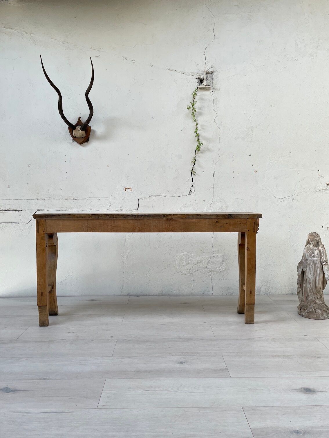 Raw oak butt console