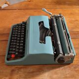 Typewriter Olivetti Lettera 32