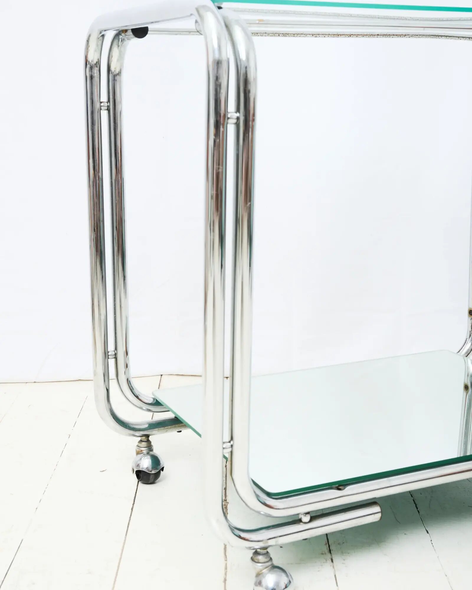 Tubular dessert trolley in chrome, glass and mirror, Italy, 1970s.
