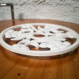 Enamelled cast iron table mat