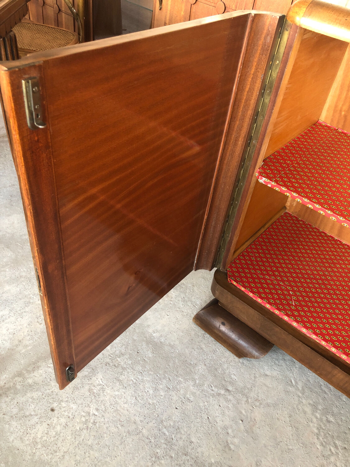 Art deco wooden chest of drawers from the 1940s