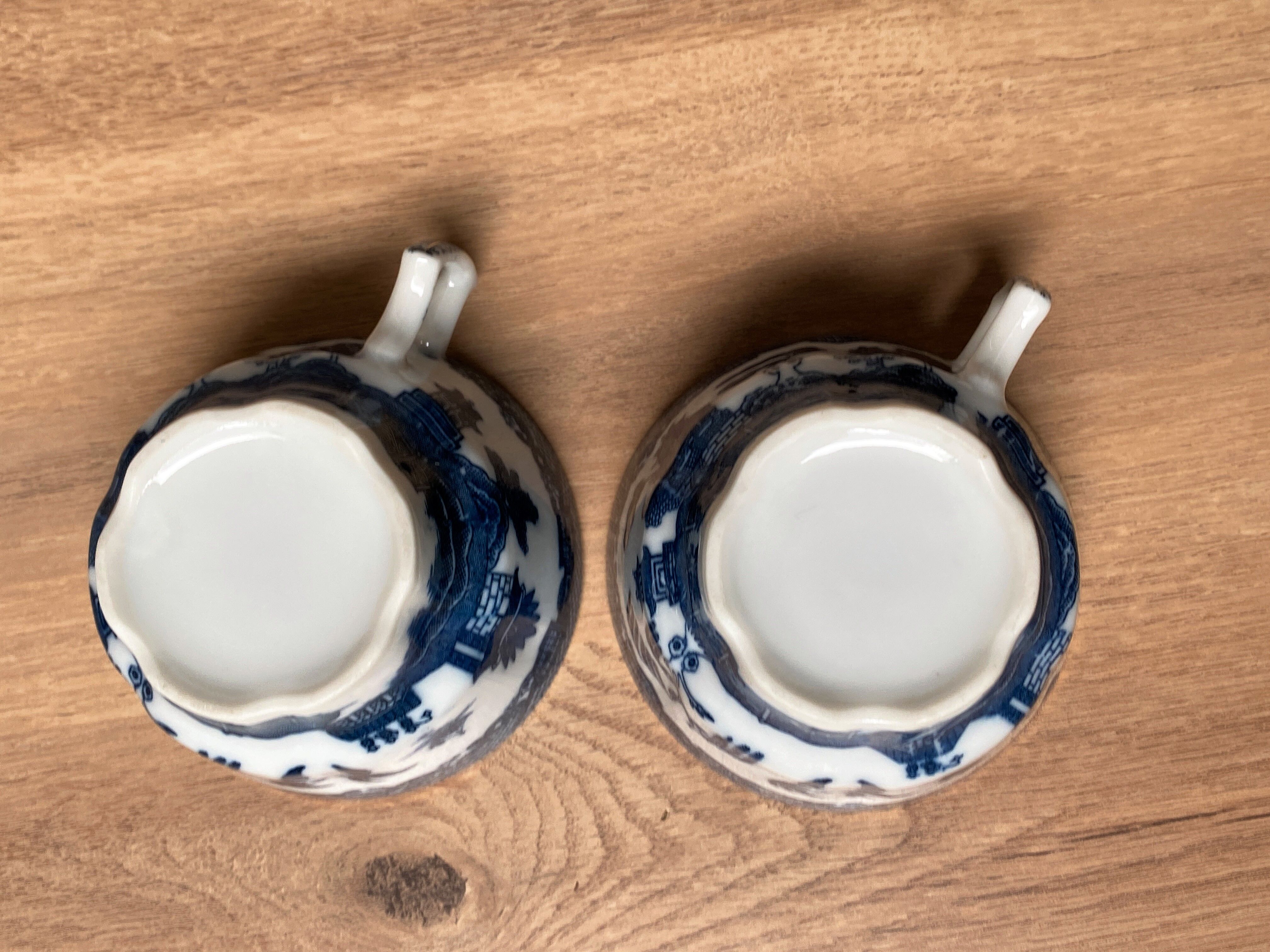 2 fine porcelain cups