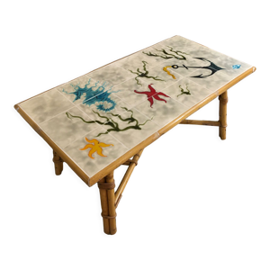 Table basse en céramique et rotin