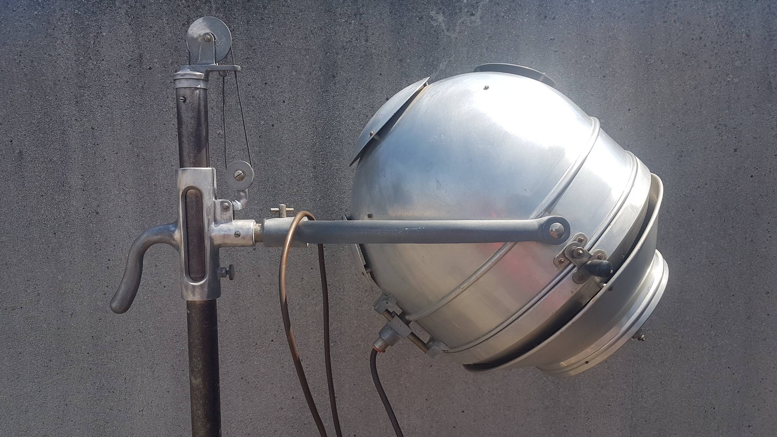 Scialytic lamp of operating room 1950 welsh & co.