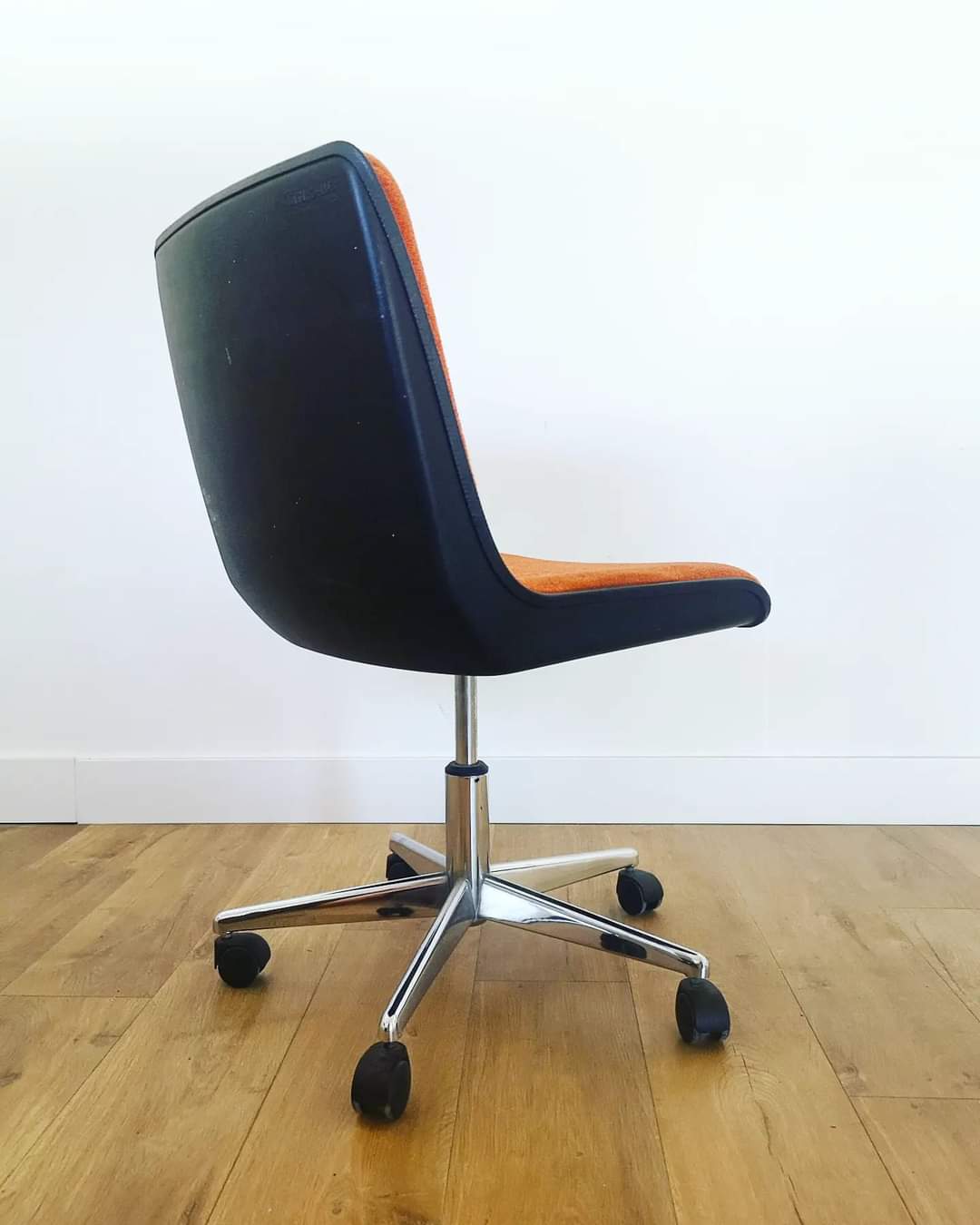 Office armchair Eurosit orange fabric