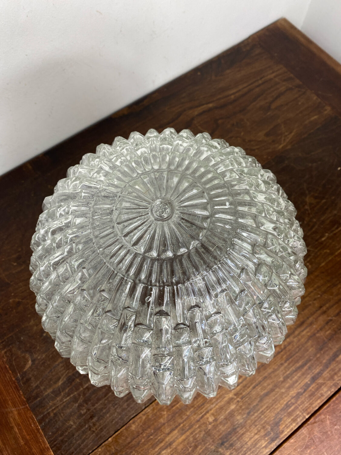 Globe en verre à décors géométriques