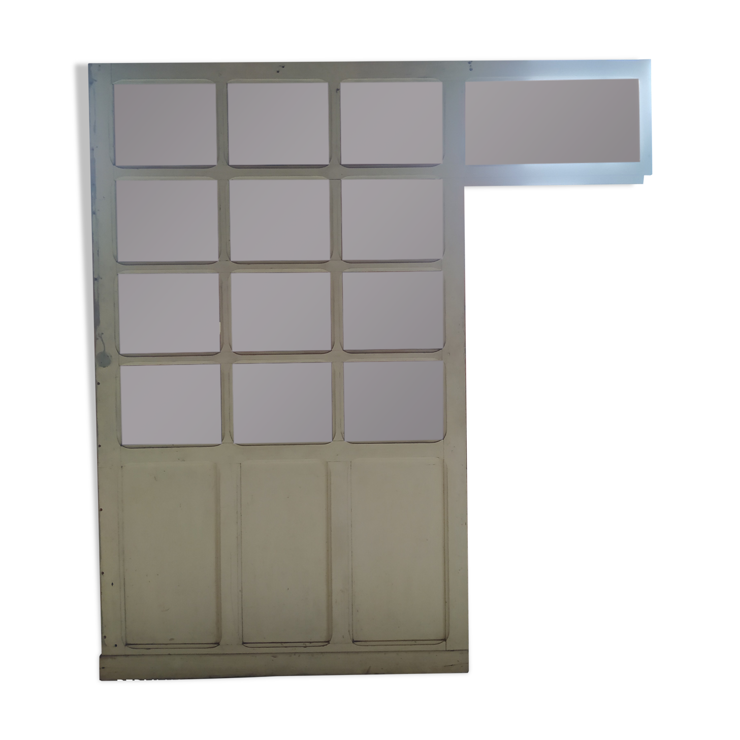 Old workshop partition wall / vintage wood canopy