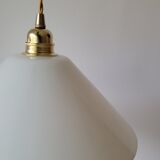 Conical suspension in white opaline