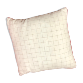 Coussin lin beige motif à carreaux passepoil rose brillant