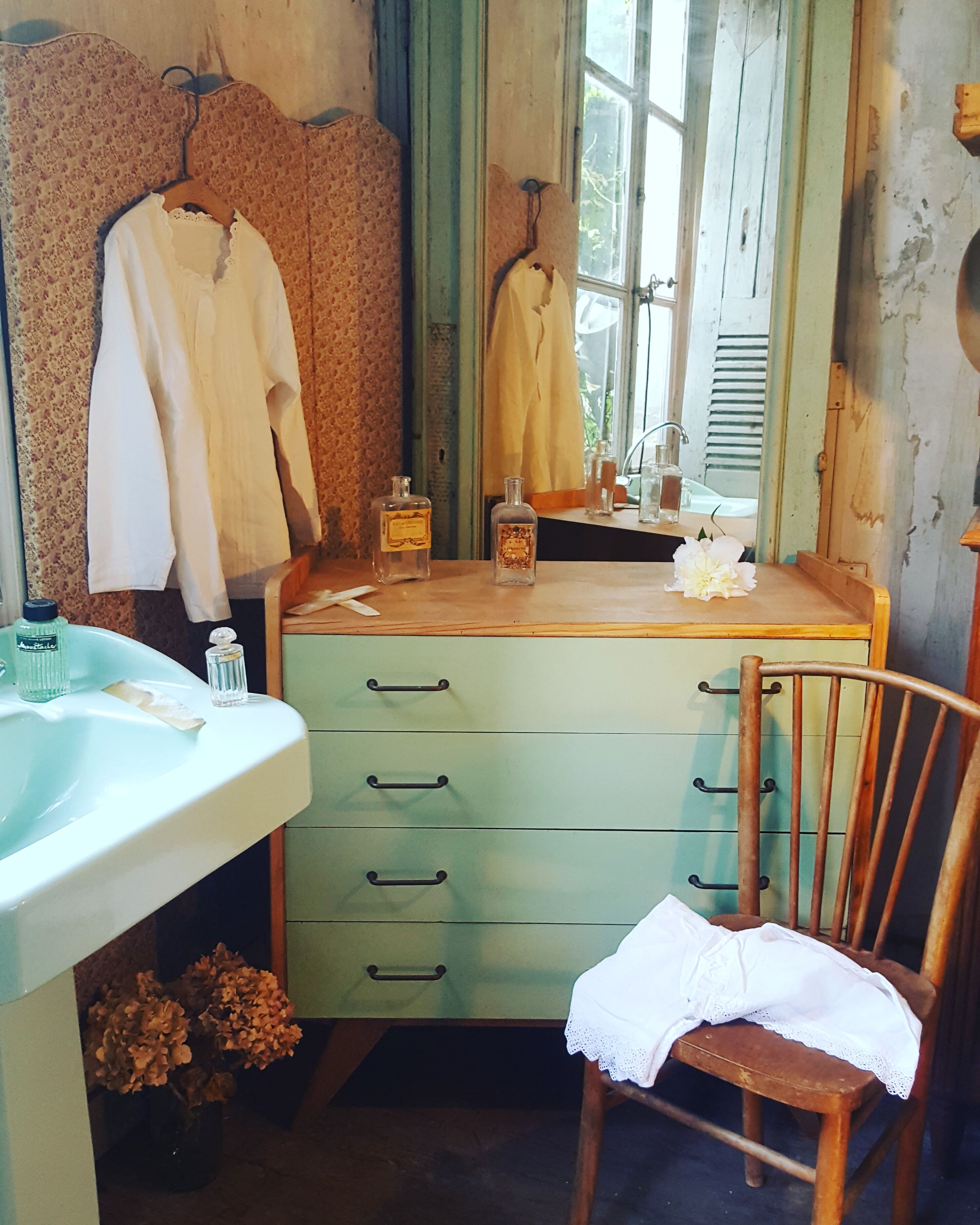 Vintage chest of drawers