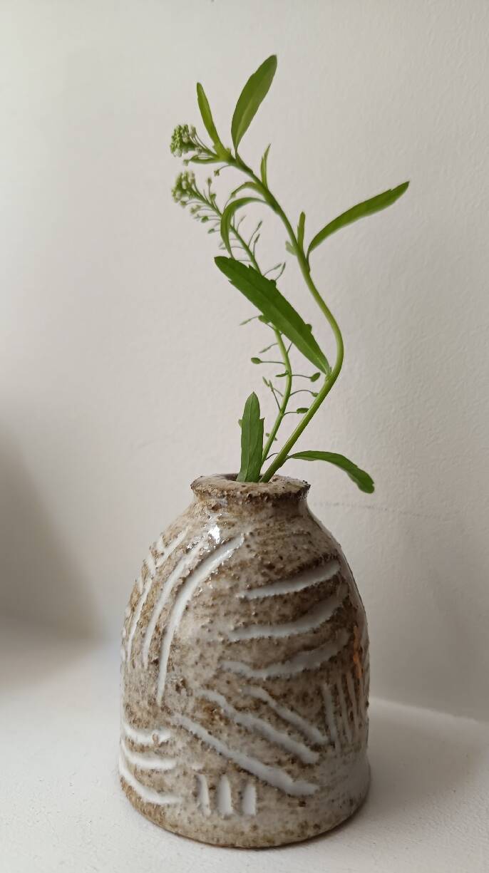 Mini vase in raw stoneware