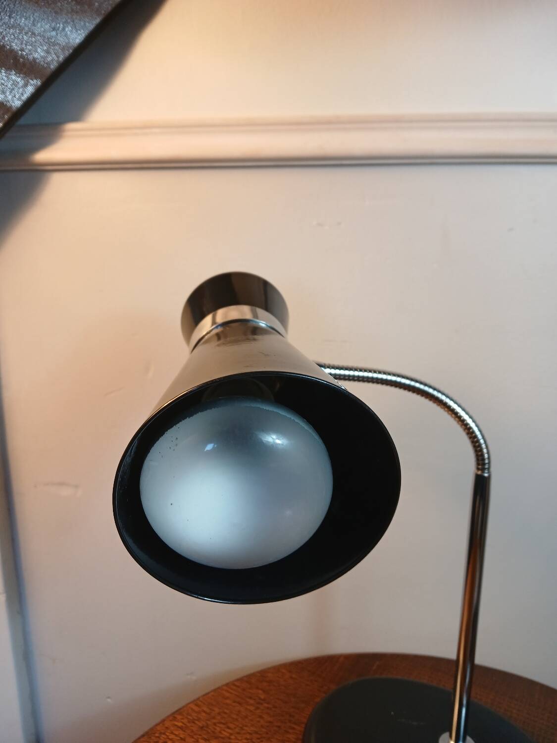 Lampe de bureau Diabolo noire et chrome 1970/80, socle rond, col flexi