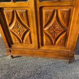 Display case: 2-door bookcase