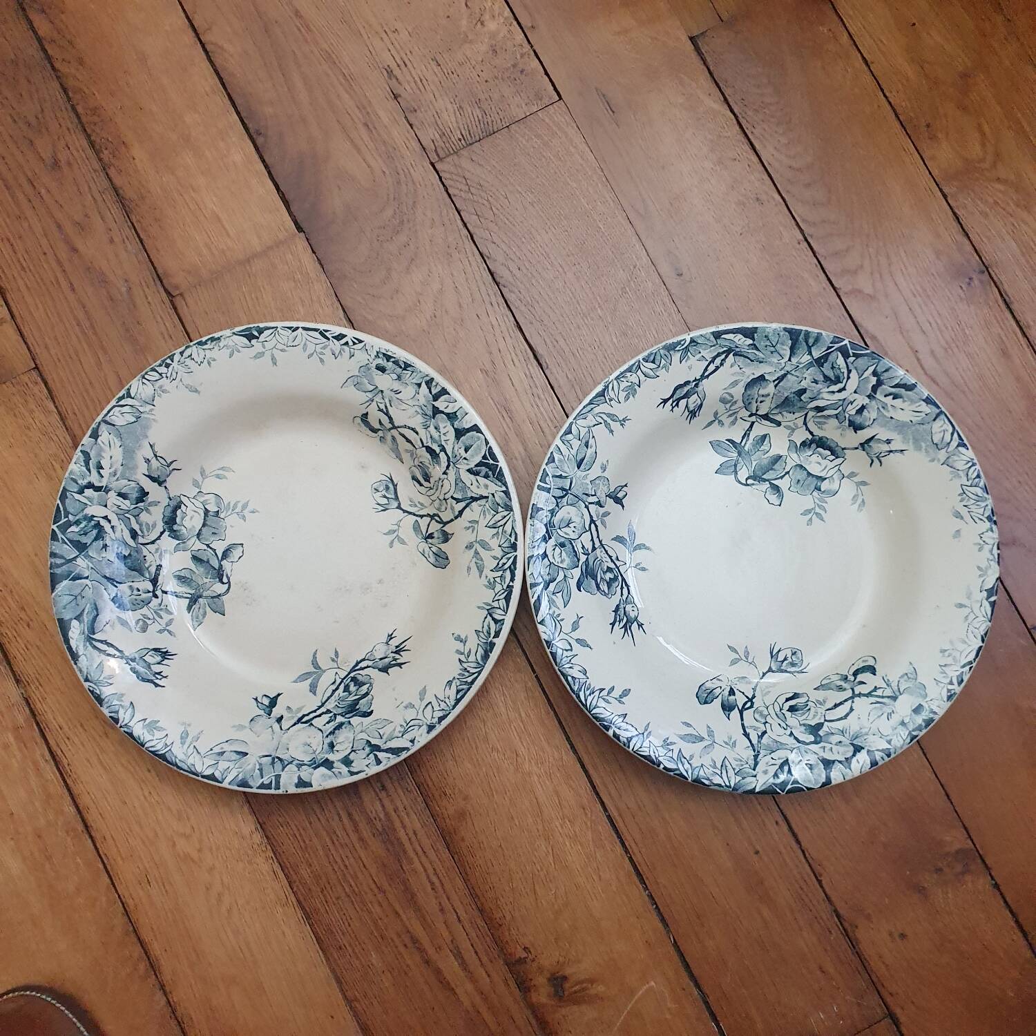 2 deep plates Terre de Fer Gien