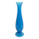 Vase à pied en opaline bleu
