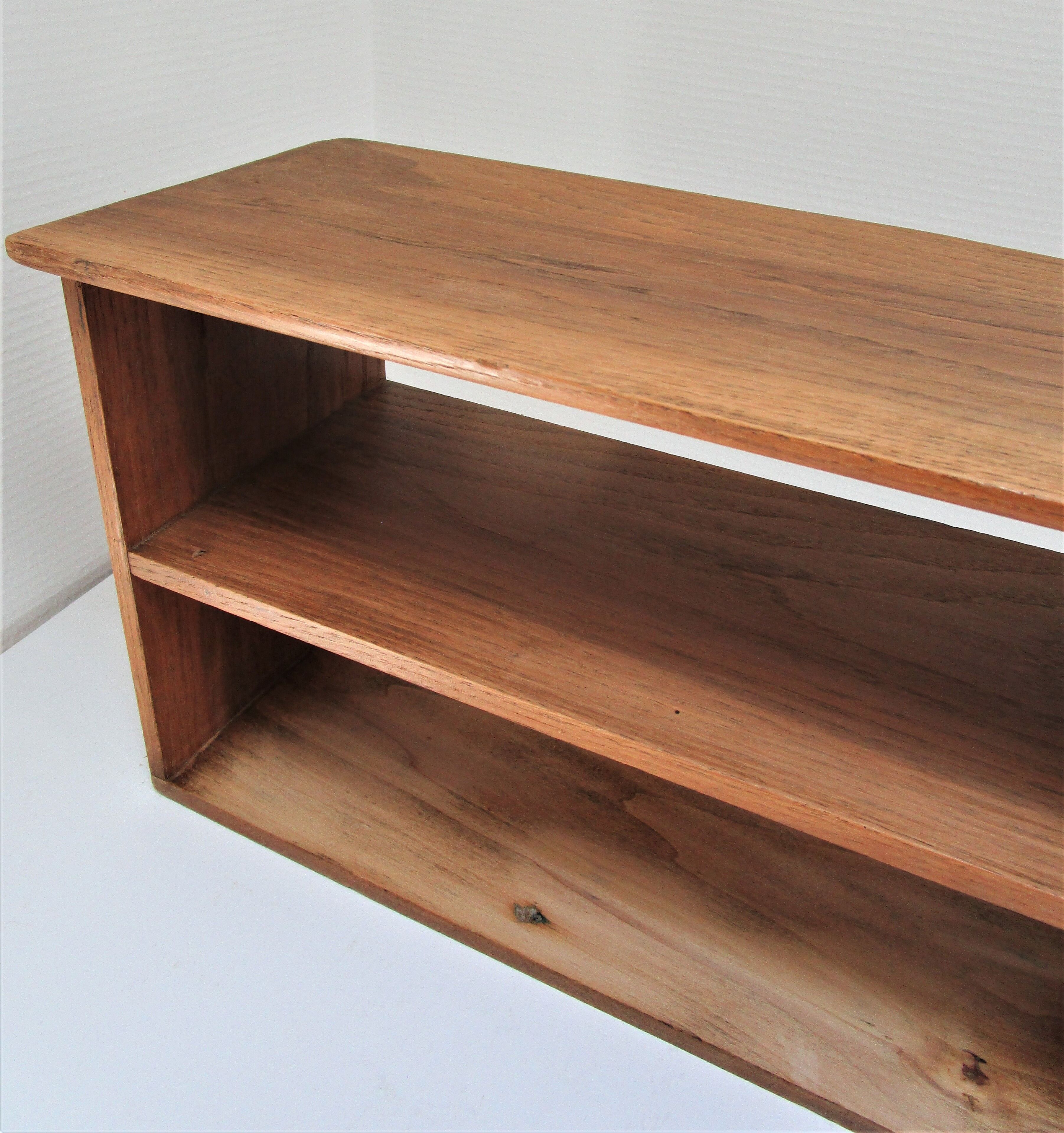 Shop display case shelf to lay in oak wood and old patinated pine