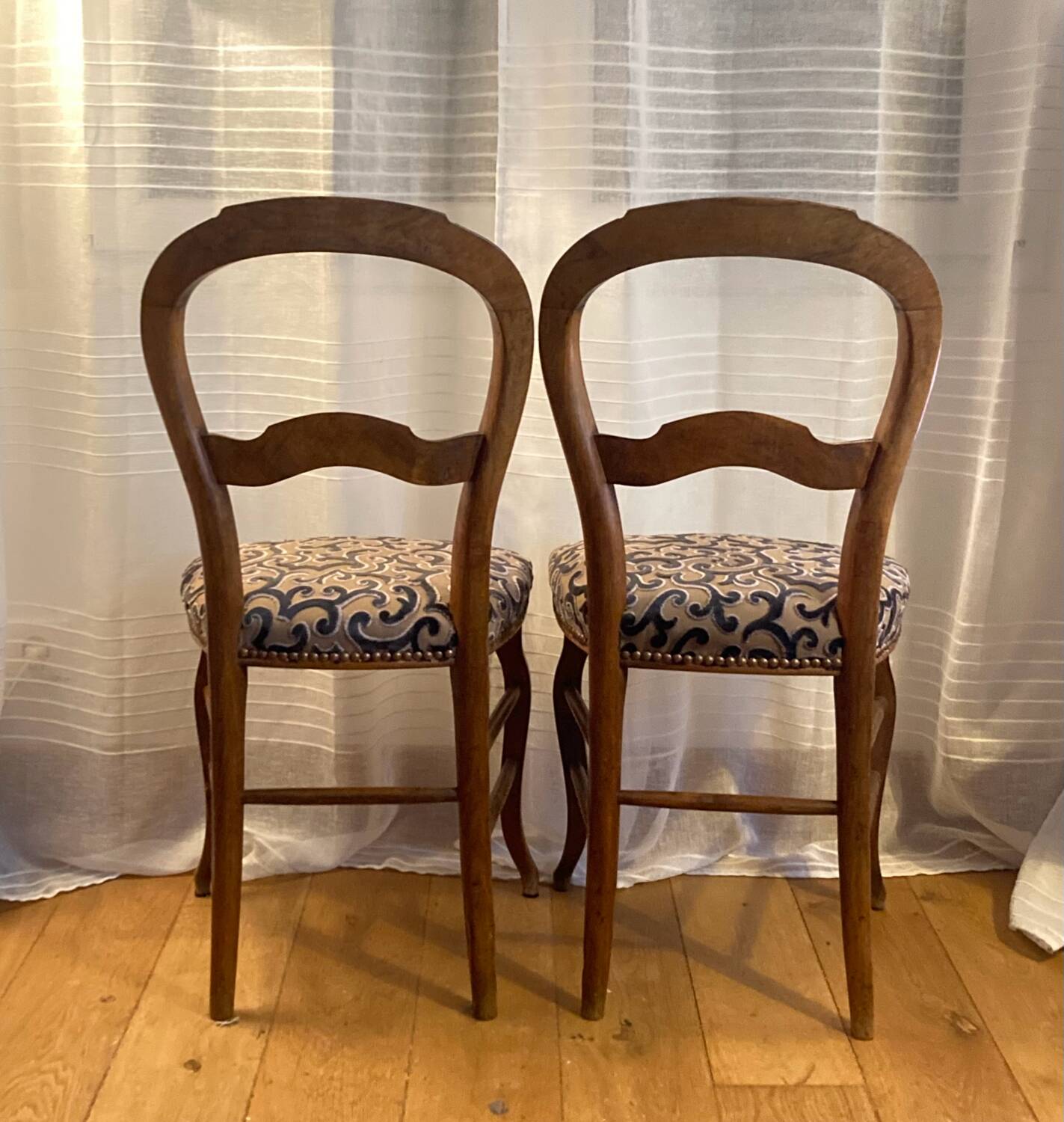 Chaises Louis Philippe en noyer époque XIXe, tapissées à neuf