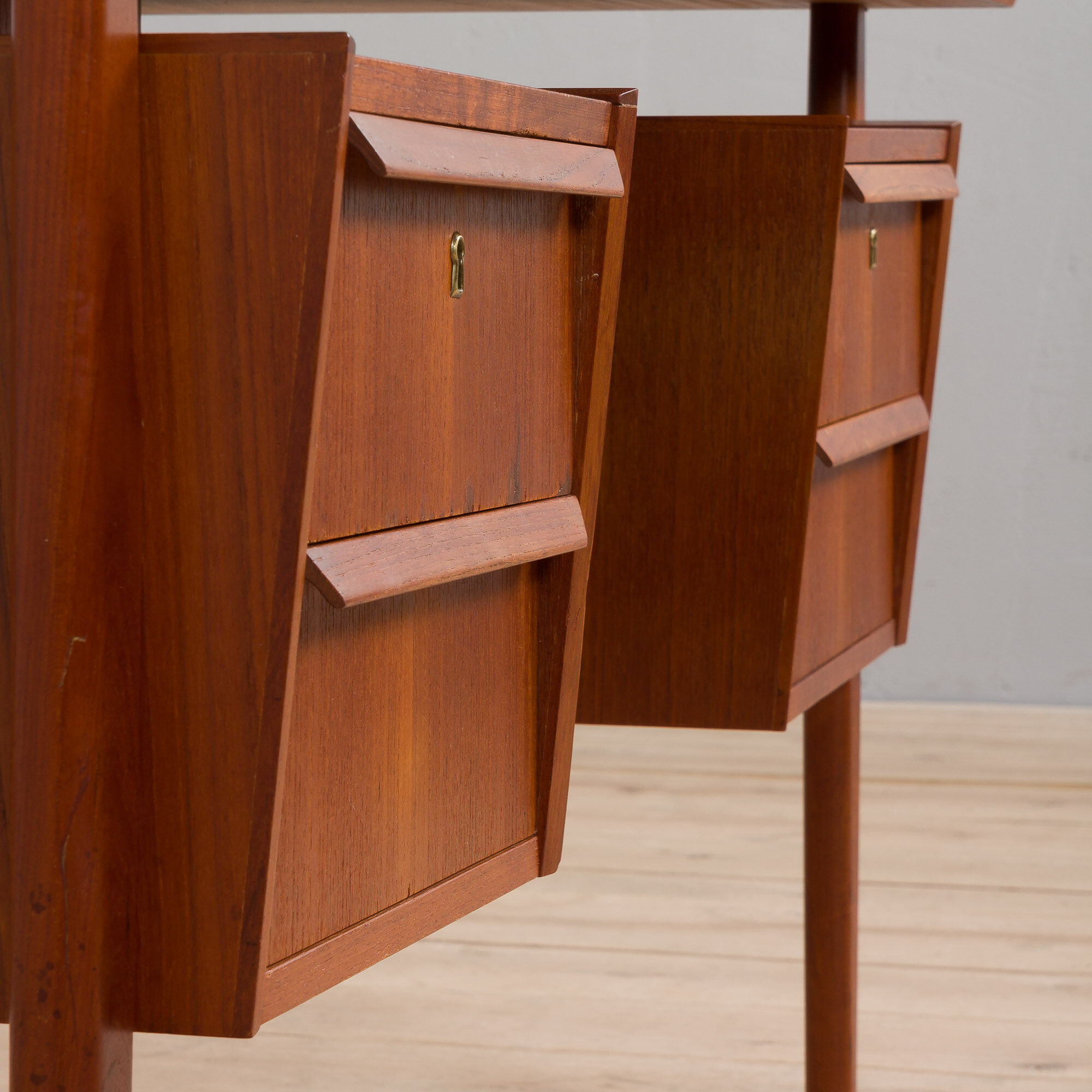 Danish mid century modern teak desk in teak with 4 drawers, 1960s
