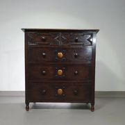 Particularly cool English chest of drawers. Dated (Charles 2 era). Made of solid oak with beautiful patina.
