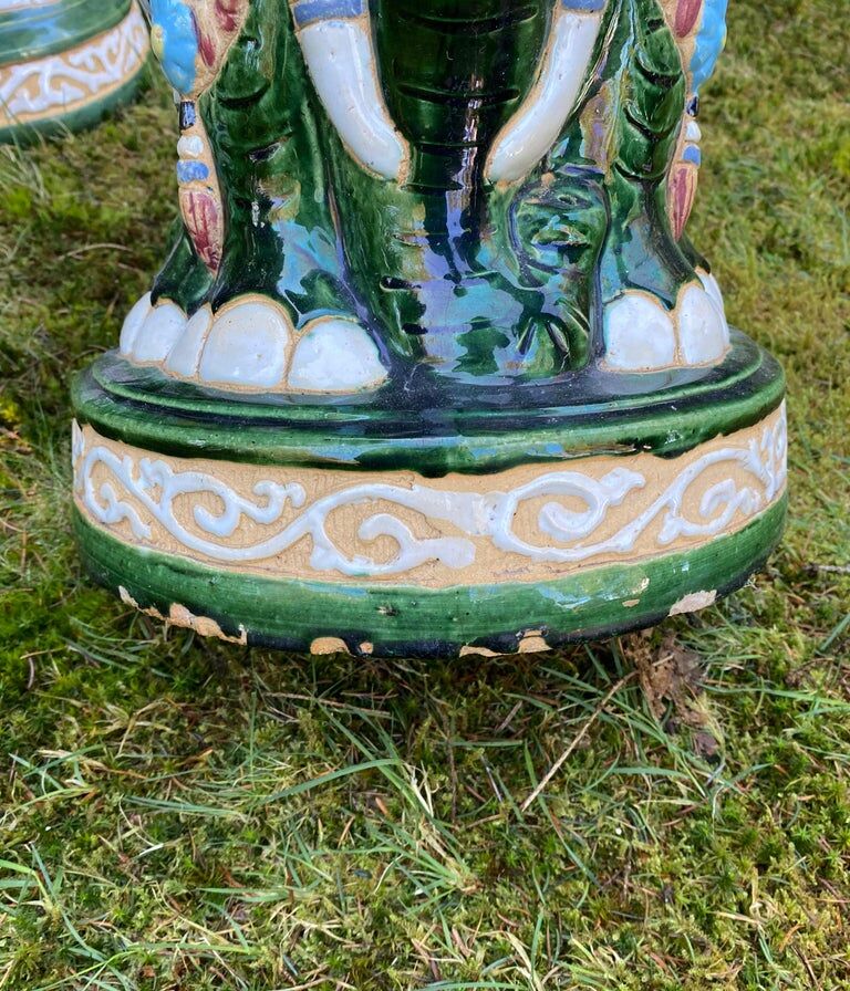 Ensemble de jardin ou de patio multicolore du 20ème siècle avec des éléphants