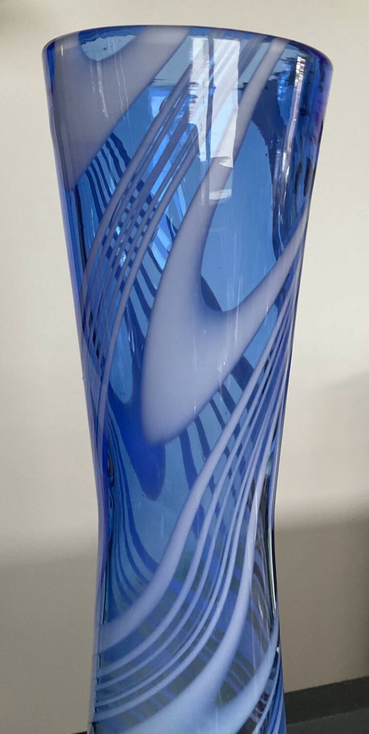 Vintage diabolo vase in glass paste