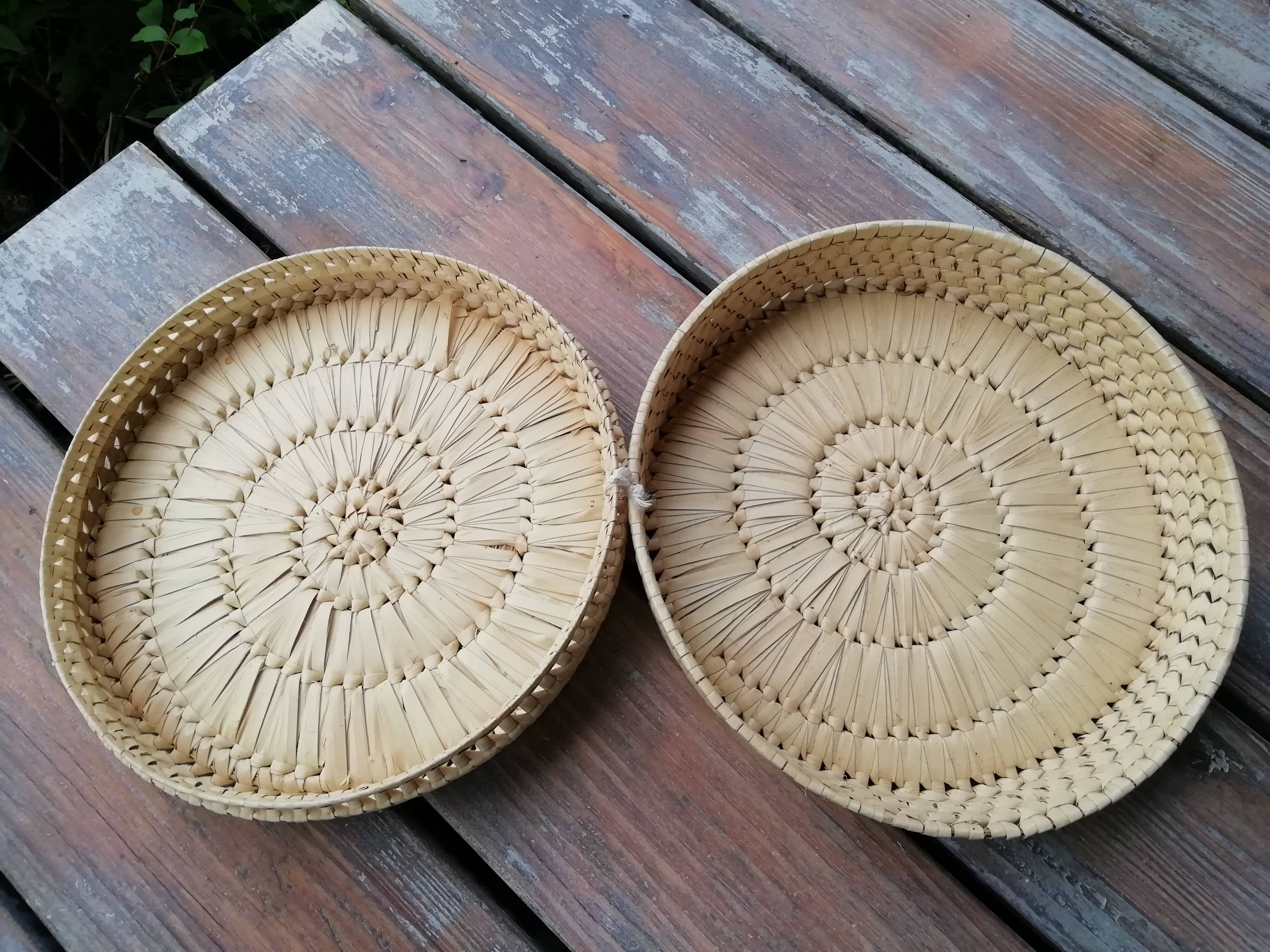Round palm leaf basket