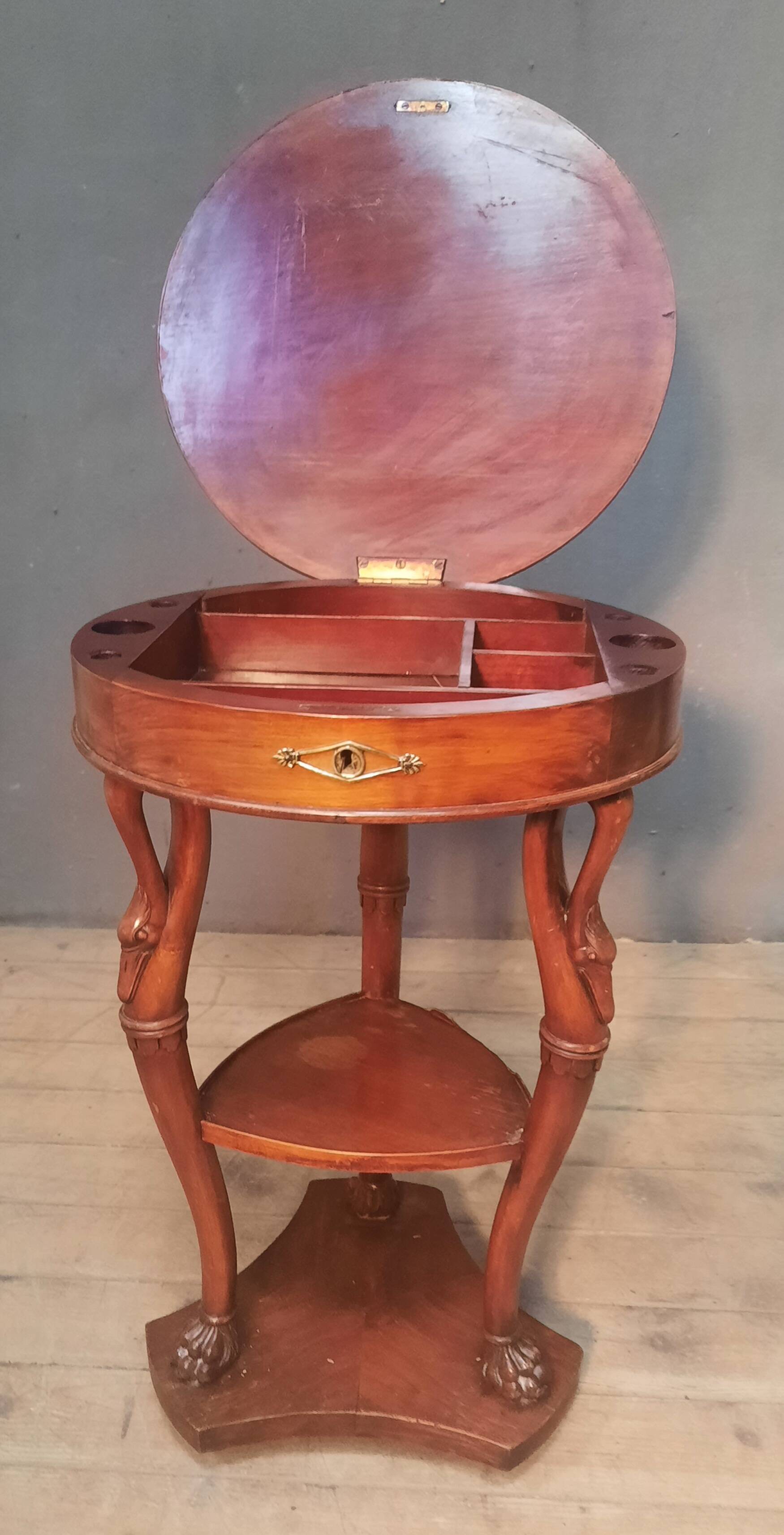 Side table with a swan neck.