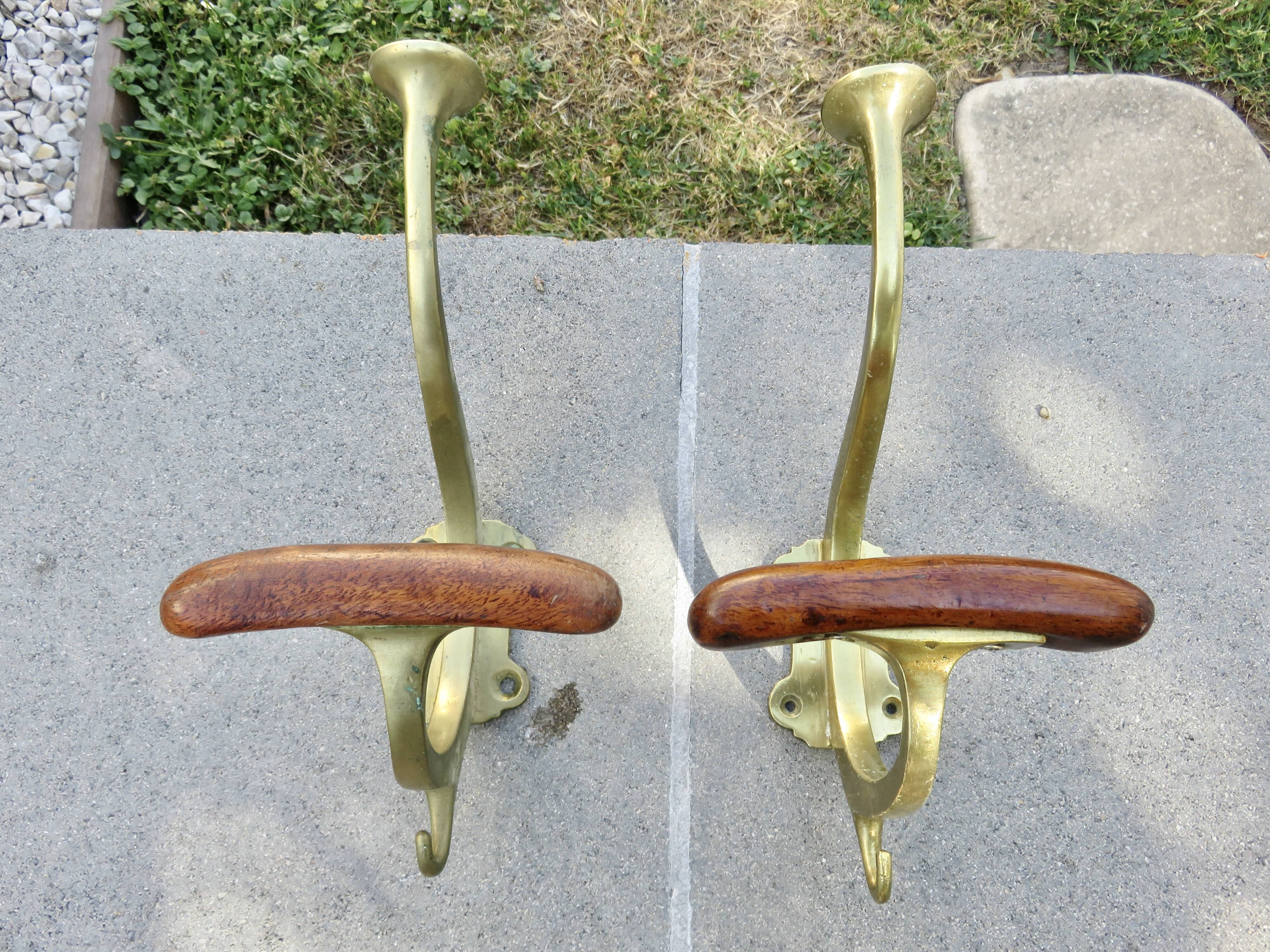 Pair of Art Nouveau coat hooks in bronze and chestnut, circa 1930.