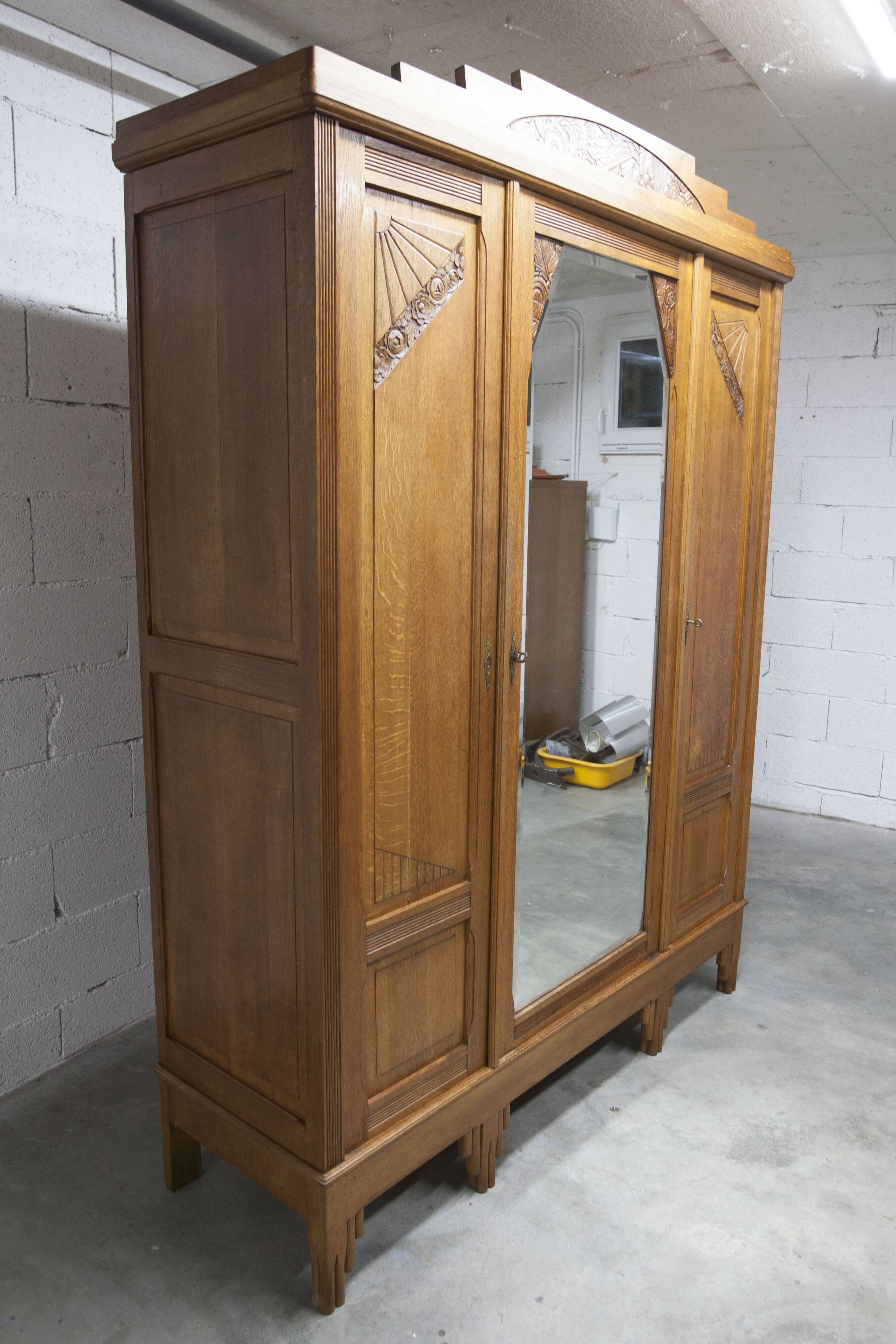 Art Deco carved oak wardrobe - Flemish workshop circa 1930
