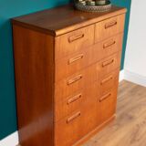 Commode rétro en teck des années 1960 à 2 tiroirs sur 4 tiroirs par Meredew