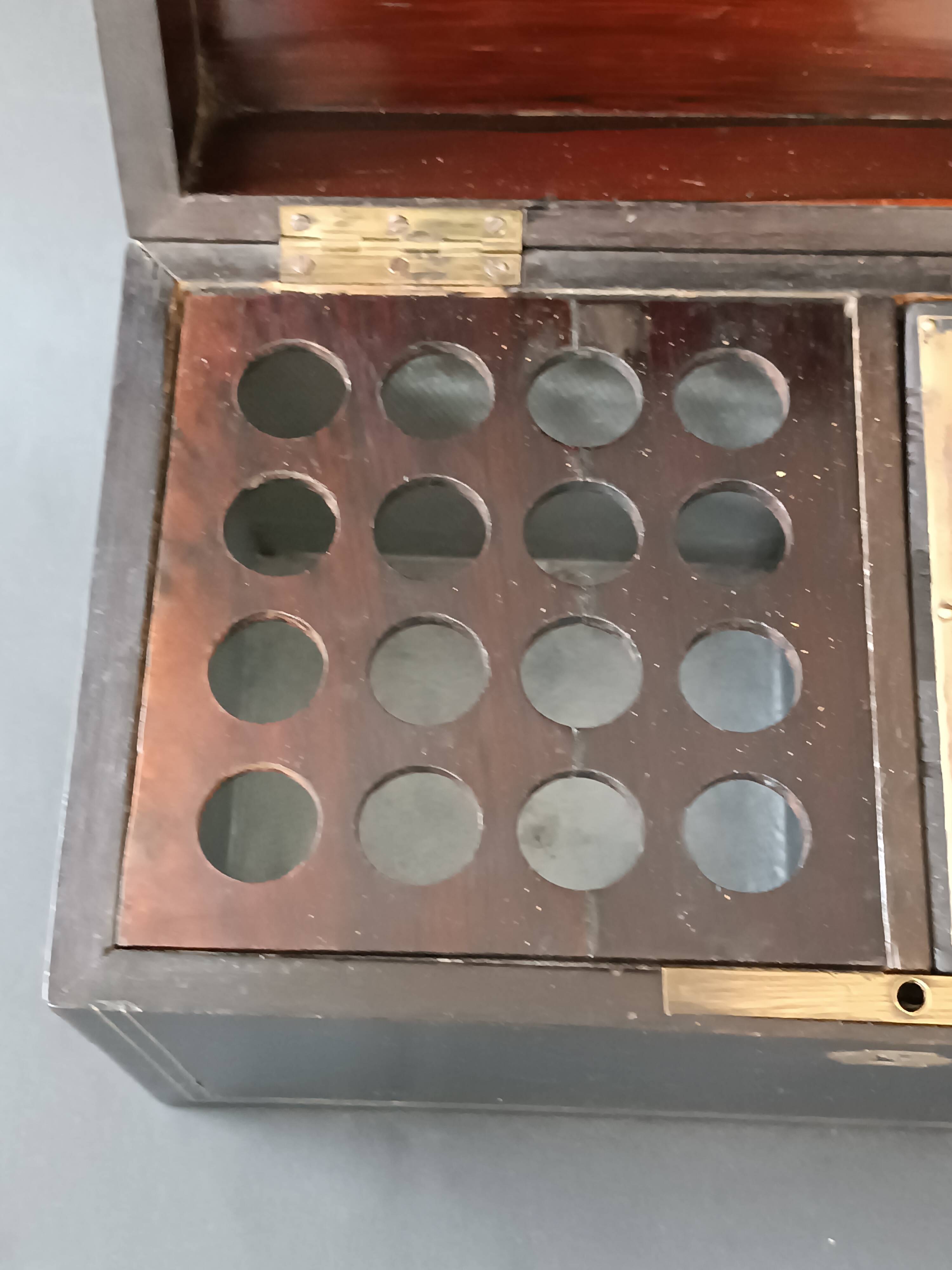 Coffret à tabac et cigares en bois et laiton Napoléon 3