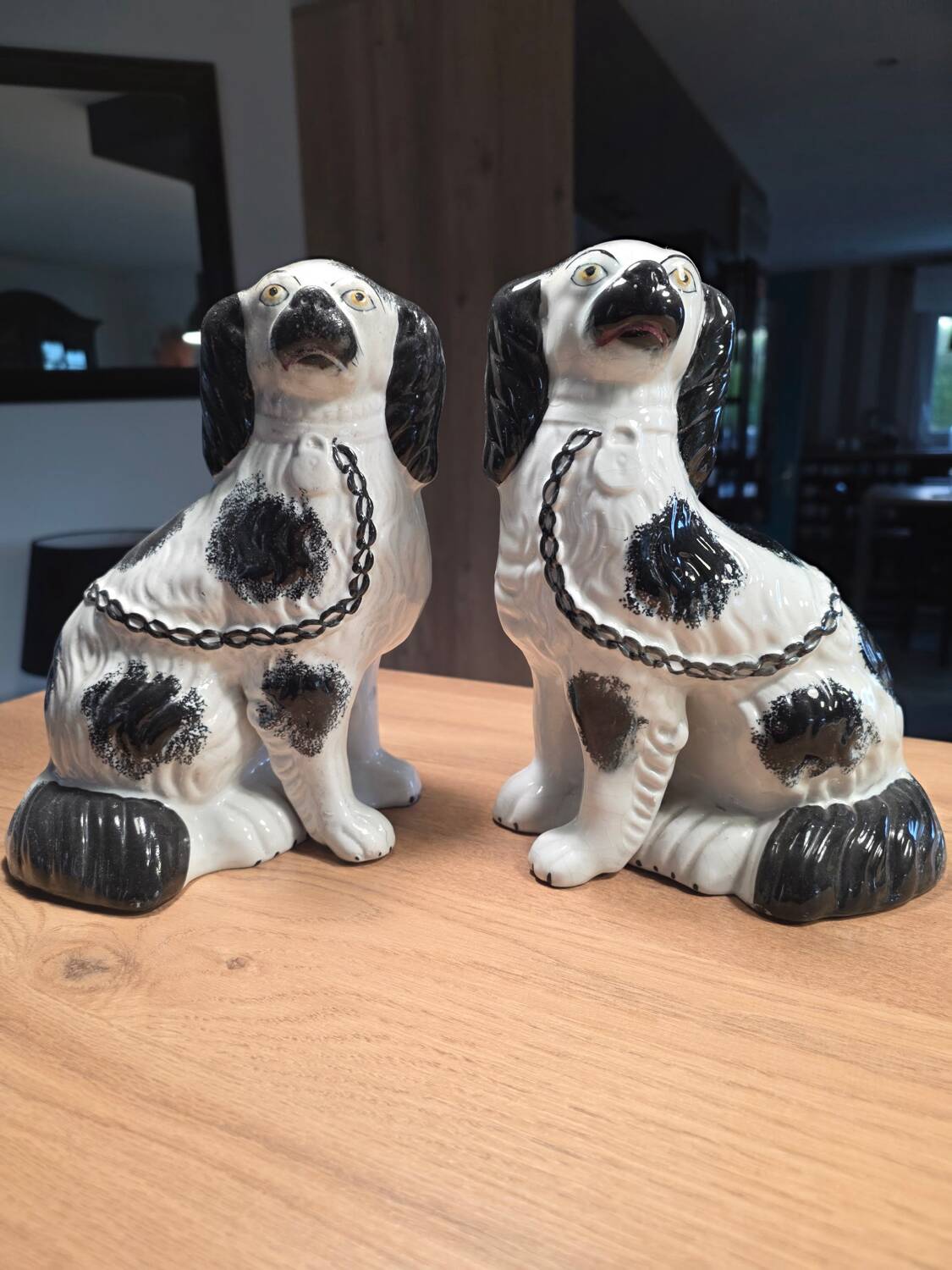 Pair of Staffordshire-type ceramic dogs - King Charles - 20th century