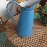 Broc à eau en tôle émaillée bleue