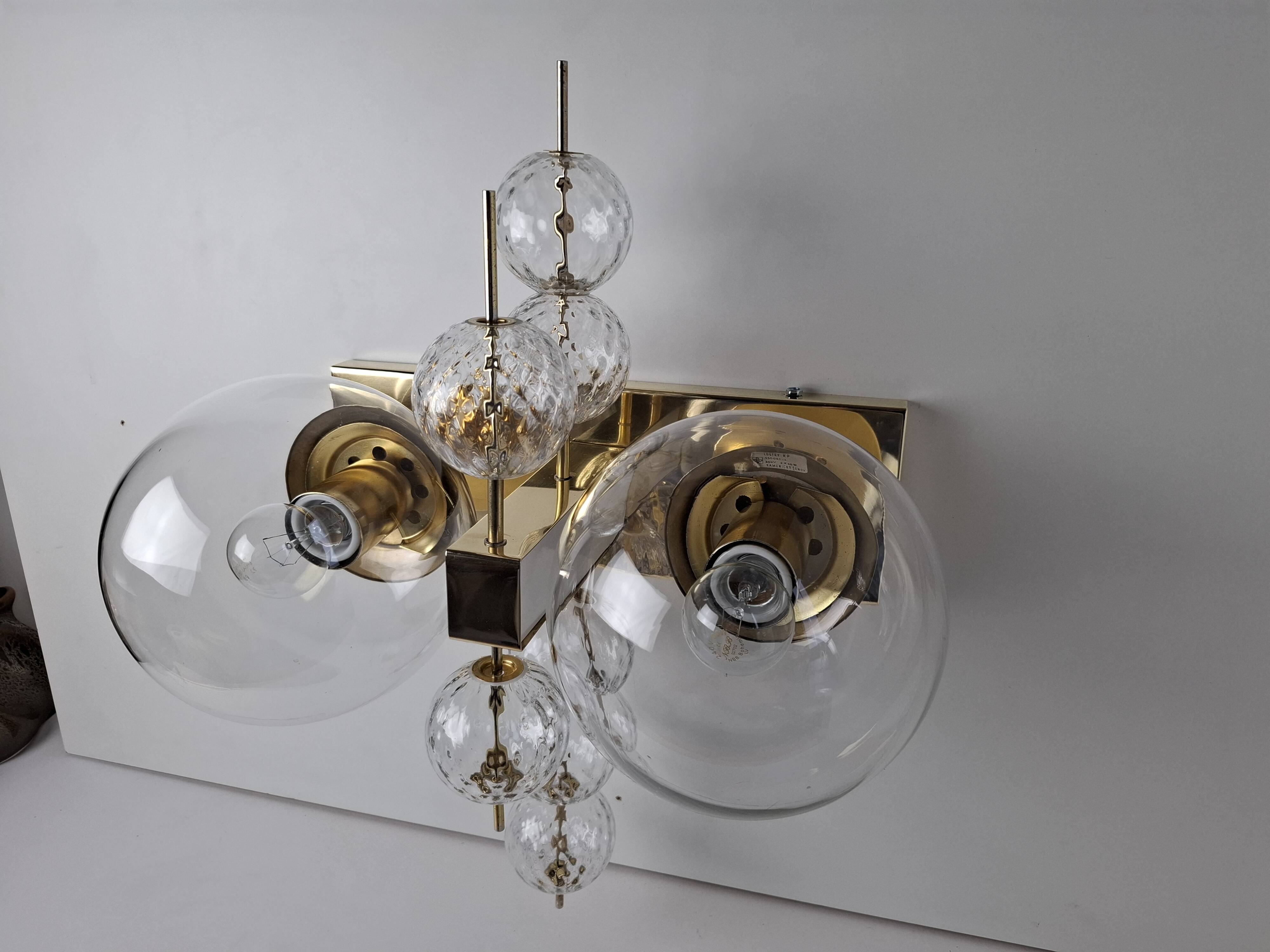 Applique murale tchèque en laiton et verre du milieu du siècle, par Kamenický Šenov, années 1970