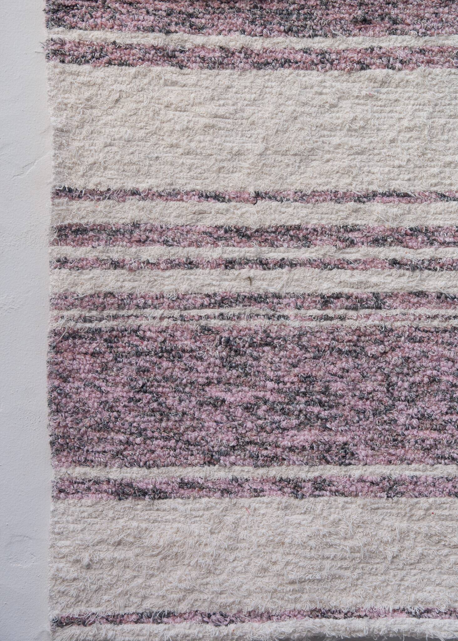 Handwoven recycled cotton rug - Pink and white
